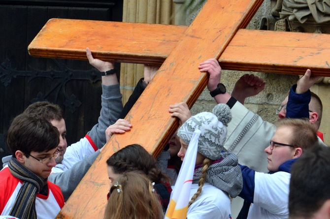 Początek peregrynacji krzyża i ikony w Świdnicy