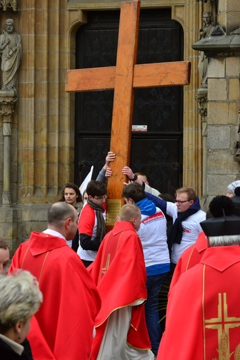 Początek peregrynacji krzyża i ikony w Świdnicy