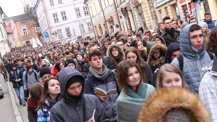 Synaj w Tarnowie. Droga Krzyżowa