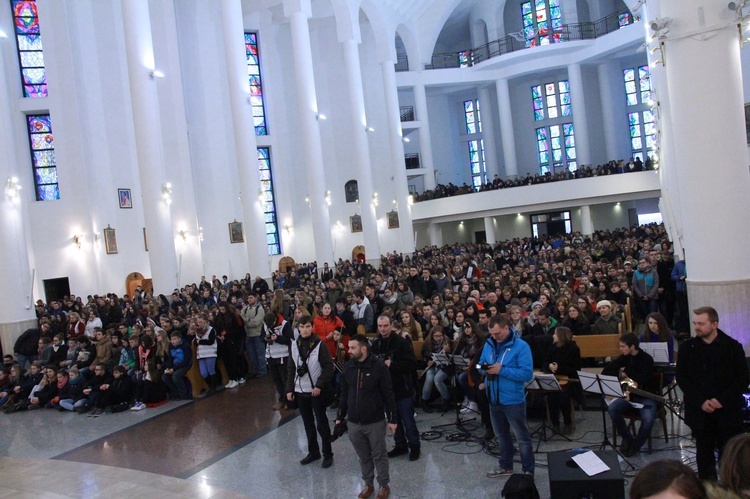 Synaj w Tarnowie. Eucharystia w kościele pw. bł. Karoliny