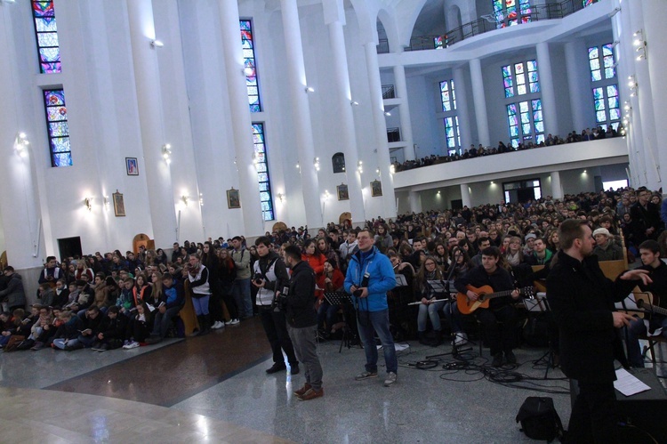 Synaj w Tarnowie. Eucharystia w kościele pw. bł. Karoliny