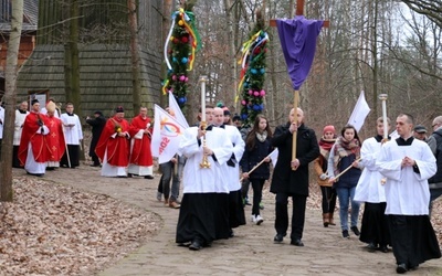 Po Eucharystii wyruszyła procesja z palmami do pól