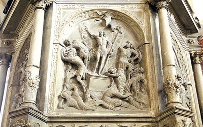  Płaskorzeźbiona scena Zmartwychwstania Pańskiego na ambonie katedralnej