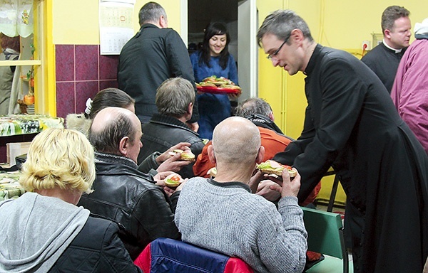 Rekolekcyjne nauki połączone były z posiłkiem