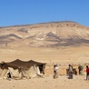 Jeśli porozmawiasz z Beduinami, powiedzą Ci, że jest to miejsce, gdzie przychodzą oddawać cześć Mojżeszowi