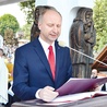  Minister Kolarski reprezentował prezydenta Dudę podczas uroczystości odpustowych w sanktuarium Królowej Podhala w Ludźmierzu 15 sierpnia 2015 r.