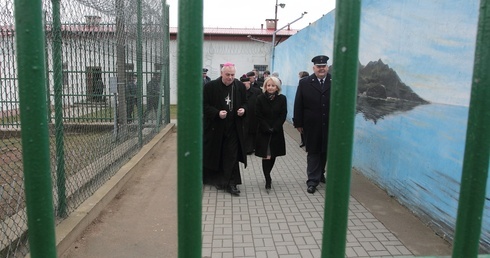 Przekroczyć próg nadziei