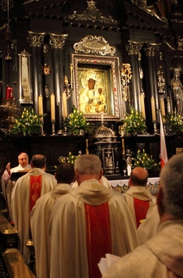 Czarna Madonna w milenijnej sukni