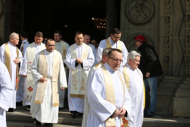 Wielki Czwartek - kapłani w katedrze 2016