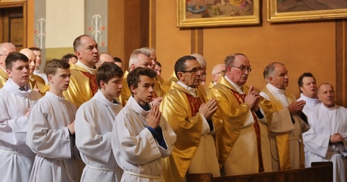 Wielki Czwartek - kapłani w katedrze 2016