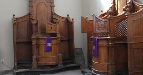 Konfesjoanły w bazylice katedralnej w Łowiczu