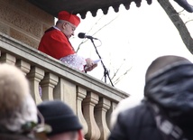 Kard. Dziwisz: Naród jest już zmęczony