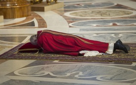 Papież przewodniczył Liturgii Męki Pańskiej