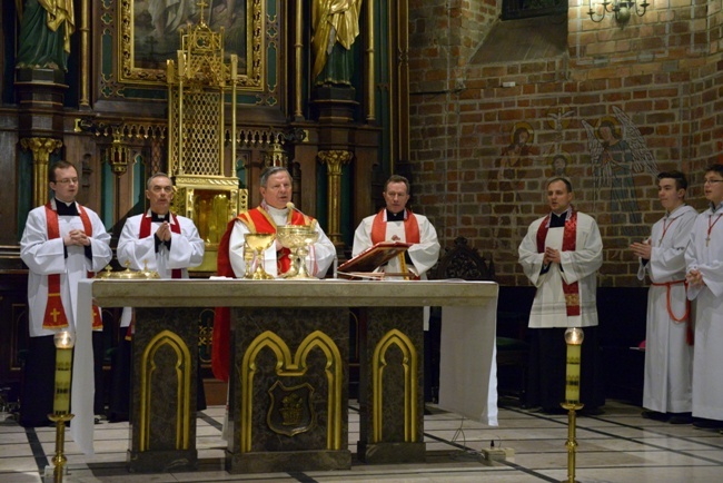 Adoracje przy grobie Pańskim w kościołach Radomia