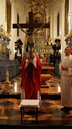 Wielki Piątek w łowickiej katedrze