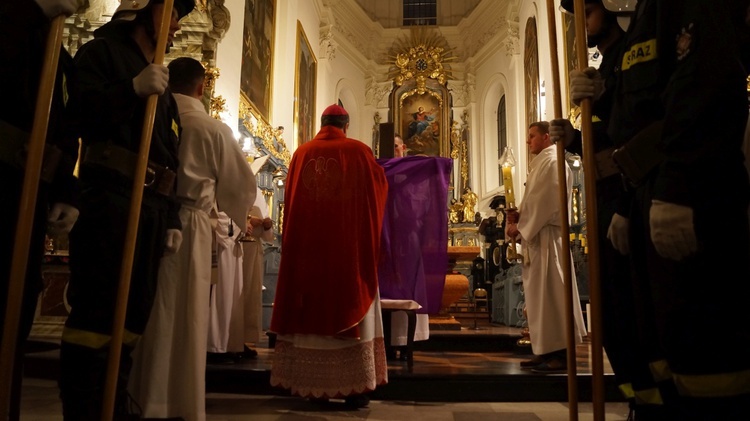 Wielki Piątek w łowickiej katedrze