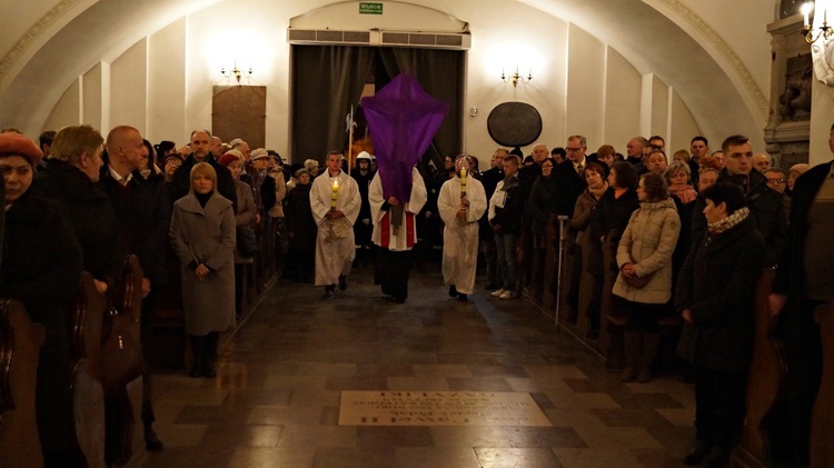 Wielki Piątek w łowickiej katedrze