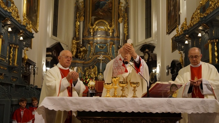 Wigilia Paschalna w łowickiej katedrze