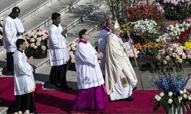 Na Placu św. Piotra zakończyła się liturgia Niedzieli Wielkanocnej