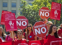 Protest przeciwko próbie legalizacji aborcji przed siedzibą chilijskiego parlamentu  21 marca 2016 r.