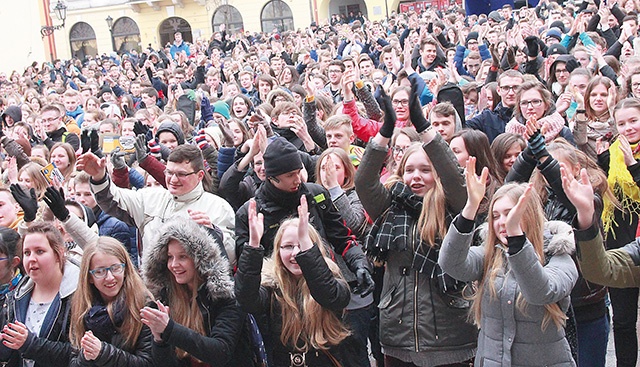 Wspólne wyznawanie wiary napełnia młodych radością