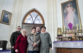 Kult Jezusa Miłosiernego w parafii jest żywy, co widać w kościele