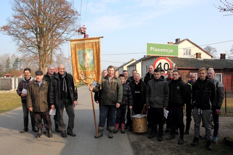 Chorągwiarze z parafii w Bobrownikach