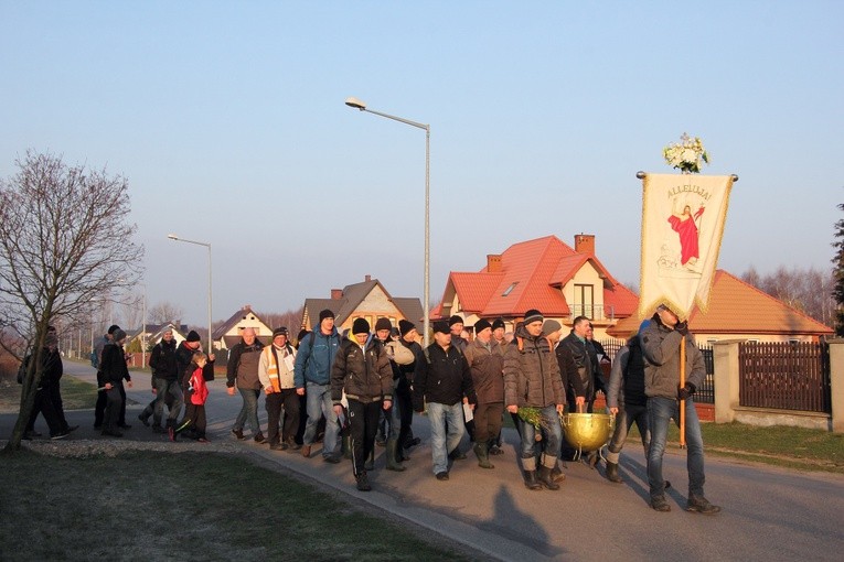 Chorągwiarze z parafii w Bobrownikach