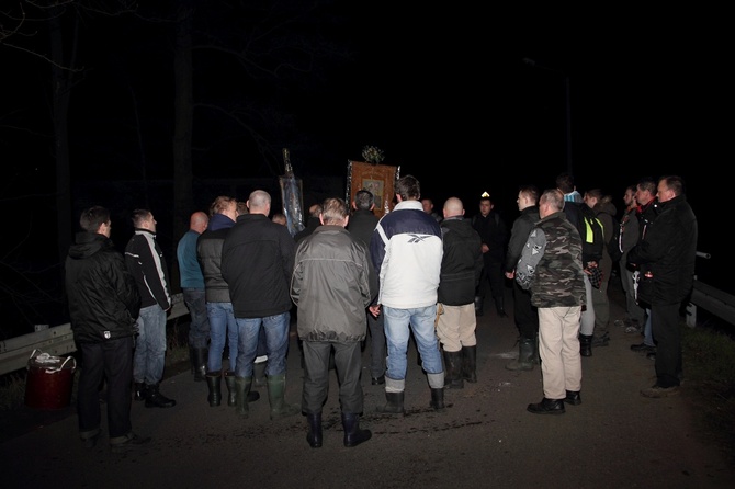 Chorągwiarze z parafii w Bobrownikach