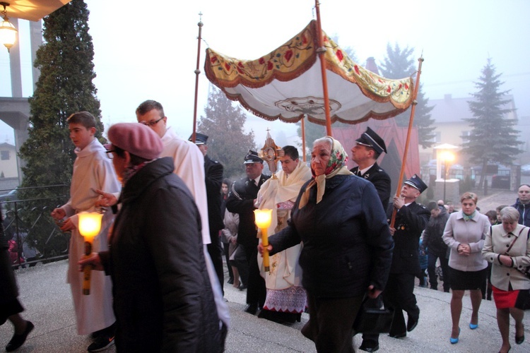 Procesja i Msza św. rezurekcyjna w Bobrownikach