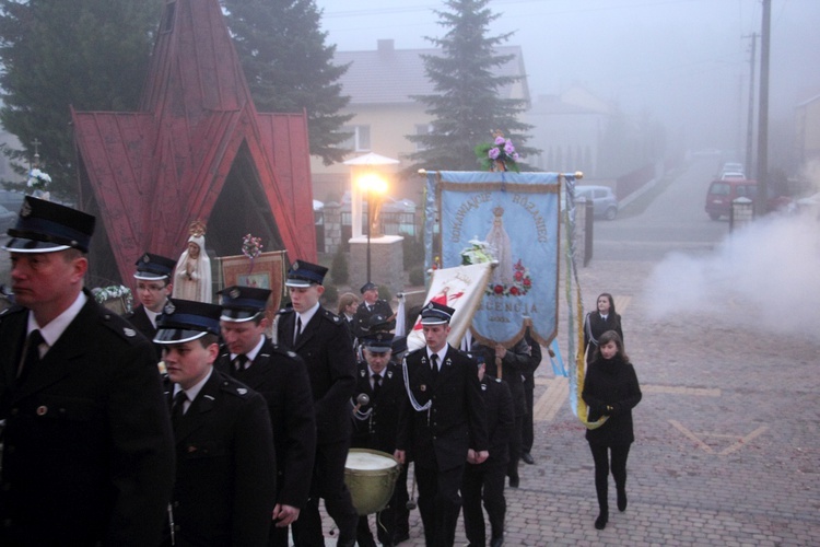 Procesja i Msza św. rezurekcyjna w Bobrownikach