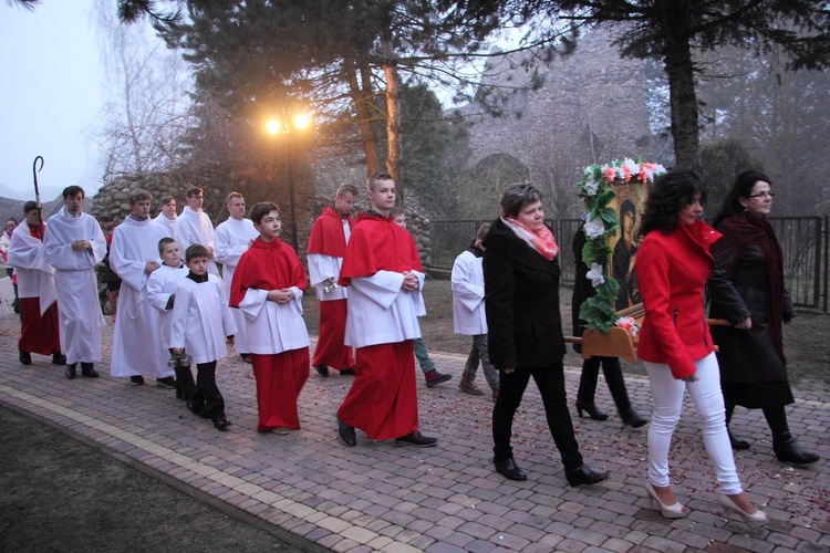 Procesja i Msza św. rezurekcyjna w Bobrownikach