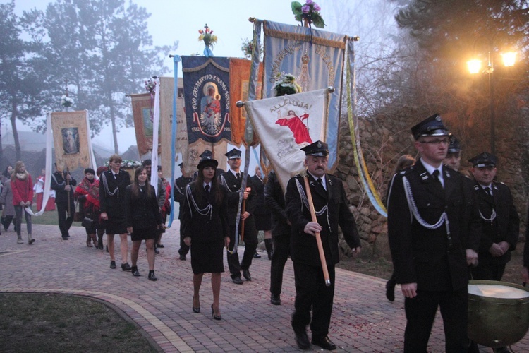 Procesja i Msza św. rezurekcyjna w Bobrownikach