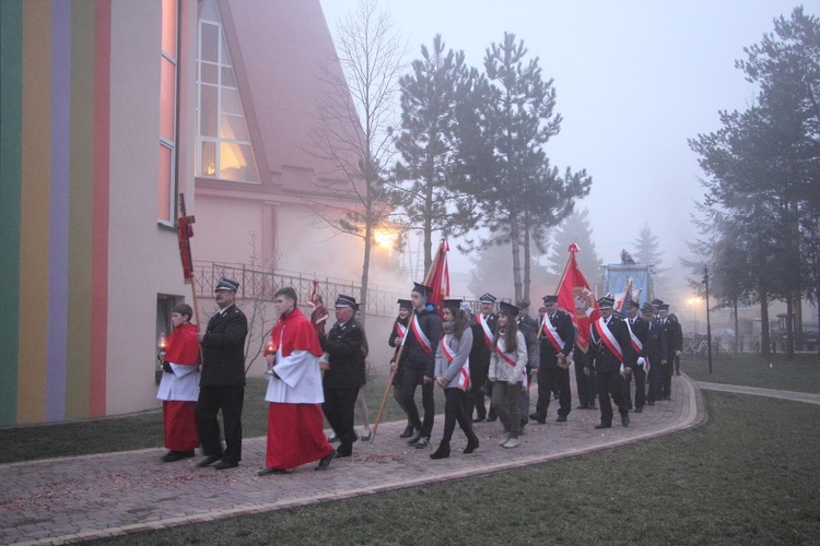 Procesja i Msza św. rezurekcyjna w Bobrownikach