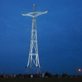  Krzyż papieski przy kościele św. Wojciecha w Zabrzu