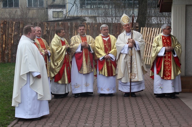 Krzyż i ikona ŚDM w Głuszycy