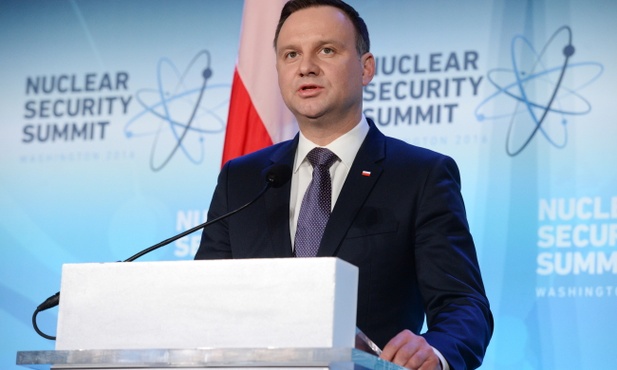 Prezydent: Wzmocnić obecność wojsk NATO 