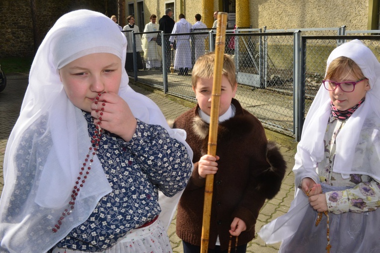 Kard. Bertone w Świebodzicach