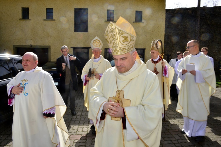 Kard. Bertone w Świebodzicach