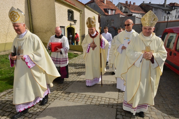 Kard. Bertone w Świebodzicach