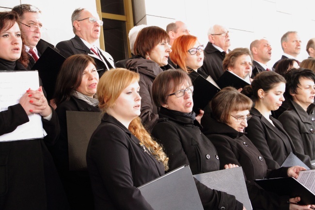 Rozdanie gałązek oliwnych w Łagiewnikach i obchody Niedzieli Miłosierdzia