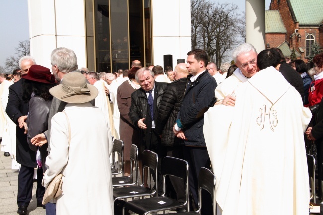 Rozdanie gałązek oliwnych w Łagiewnikach i obchody Niedzieli Miłosierdzia