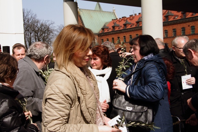 Rozdanie gałązek oliwnych w Łagiewnikach i obchody Niedzieli Miłosierdzia