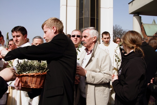 Rozdanie gałązek oliwnych w Łagiewnikach i obchody Niedzieli Miłosierdzia