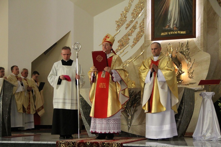 Panie, spójrz na Twój kościół