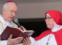 W Niedzielę Miłosierdzia bp Dziuba modlił się ze Wspólnotą Sióstr Służebnic Bożego Miłosierdzia