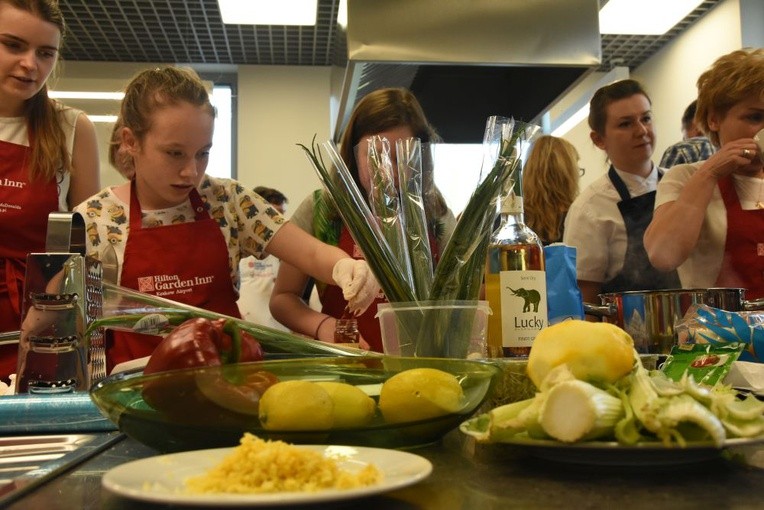 Gazpacho z wiśniami, paella z mulami