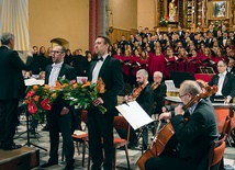  Po występie w Domu Muzyki i Tańca, 2 kwietnia, chórzyści wykonali oratorium „Mesjasz” Jerzego Fryderyka Haendla podczas koncertu jubileuszowego w kościele św. Wawrzyńca w Zabrzu-Mikulczycach