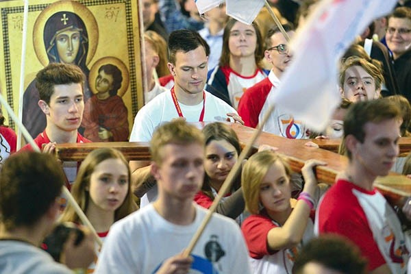 Moment wprowadzenia krzyża i ikony – to już po raz ostatni