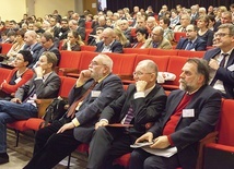  Sympozjum „Wychowanie – wehikuł cywilizacji życia” zgromadził w Dobrym Miejscu na Bielanach kilkuset samorządowców, pedagogów i doradców małżeńskich